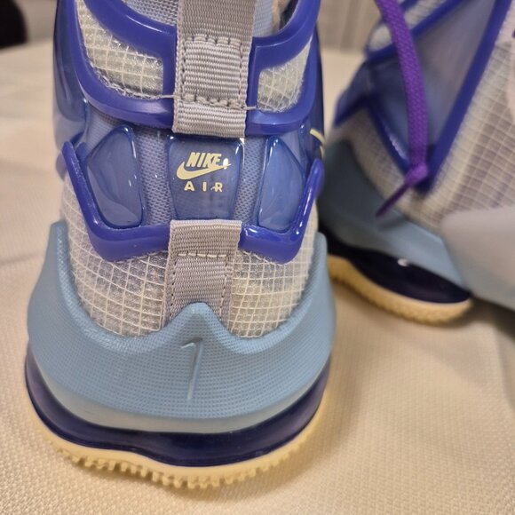 Nike Youth basketball sneakers - Picture 7 of 13